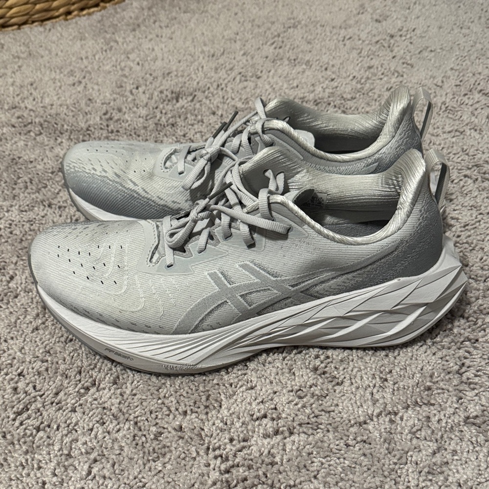 ASICS NovaBlast 4 Running Shoes - Picture 2 of 6